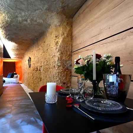 Omira - Nuits D'exception & *