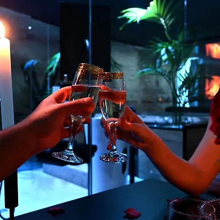 Omira - Nuits D'exception & *