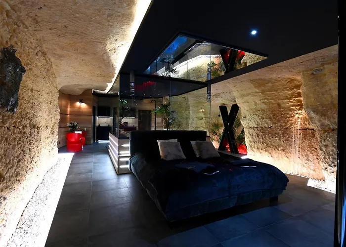 Love hotel Omira - Nuits D'exception &