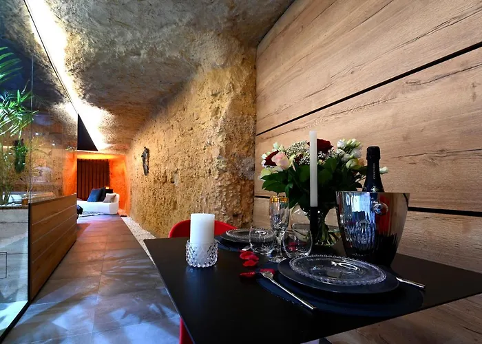 Omira - Nuits D'exception & *